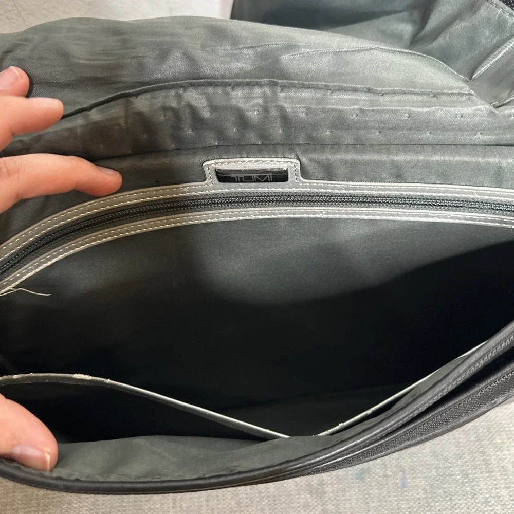 TUMI LXT Imagination Messenger Laptop Bag Black Nylon Leather Expandable 23671D